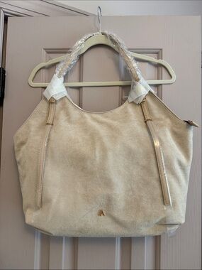 Izzy & Ali NWT Beige Suede Tote Bag - Neutral Everyday Shoulder Bag
Vegan